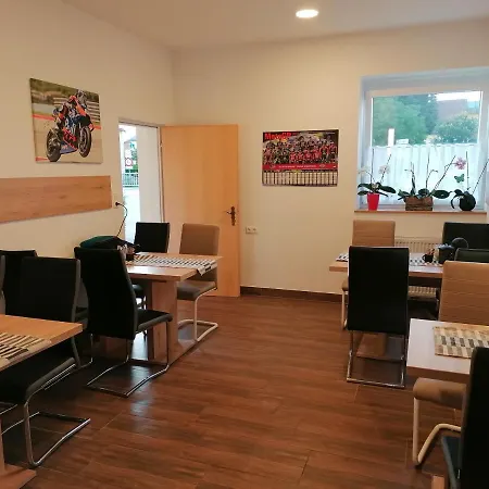 Ferienwohnungen Und Zimmer Yassi Spielberg Bei Knittelfeld
