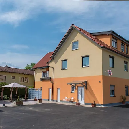 Und Yassi Nocleg ze śniadaniem Spielberg Bei Knittelfeld