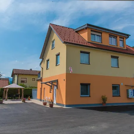 Bed & Breakfast Und Yassi Spielberg Bei Knittelfeld