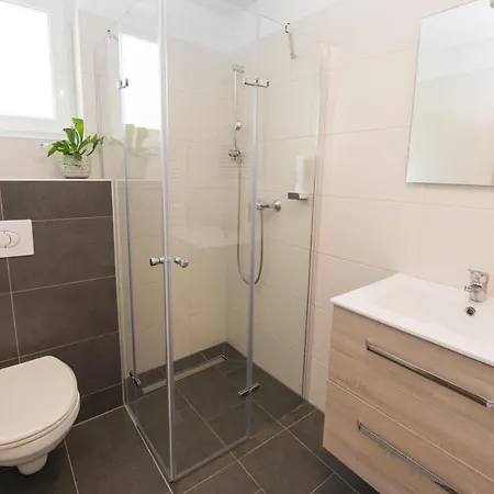 Ferienwohnungen Und Zimmer Yassi 3* Spielberg Bei Knittelfeld