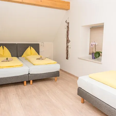 Couette-café Und Yassi Spielberg Bei Knittelfeld