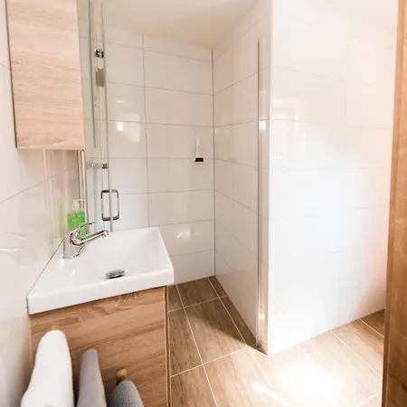 Ferienwohnungen Und Zimmer Yassi 3*