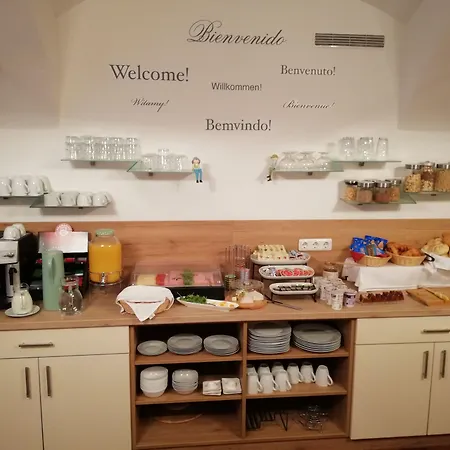 Ferienwohnungen Und Zimmer Yassi Bed & Breakfast 3*