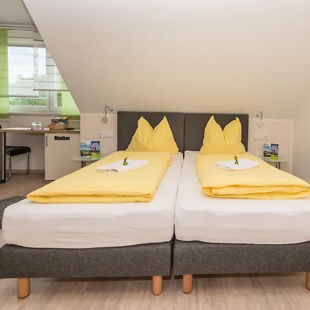Ferienwohnungen Und Zimmer Yassi Bed & Breakfast