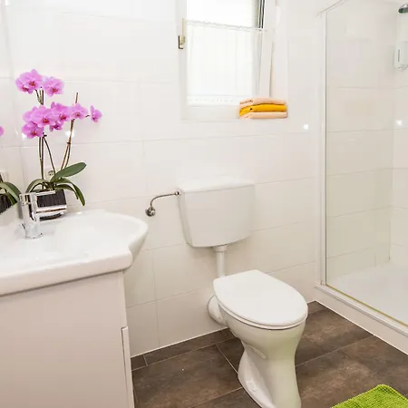 Ferienwohnungen Und Zimmer Yassi 3*
