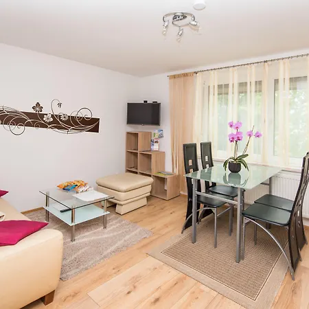 Bed & Breakfast Ferienwohnungen Und Zimmer Yassi 3*