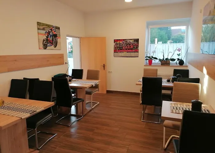 Ferienwohnungen Und Zimmer Yassi Spielberg Bei Knittelfeld