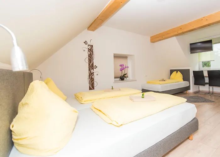 Ferienwohnungen Und Zimmer Yassi Spielberg Bei Knittelfeld